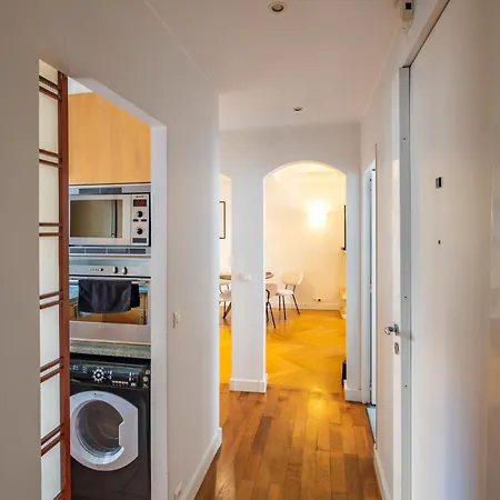 Apartment Spacious For 6 People Paris